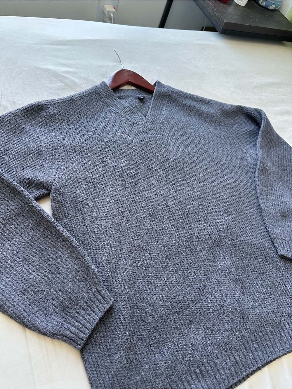 Uniqlo Men's Heather Gray V-Neck Textured Sweater